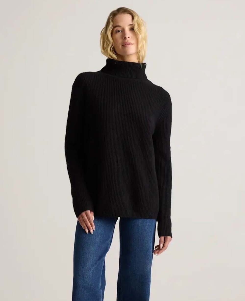 Quince 100% Mongolian Cashmere Turtleneck Sweater Black M
